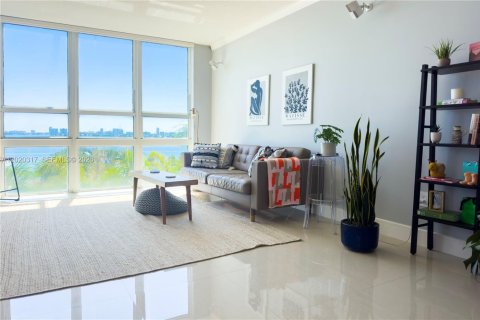 Condo in Miami, Florida, 2 bedrooms  № 2173039 - photo 8