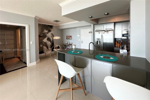 Condo in Miami, Florida, 2 bedrooms  № 2173039 - photo 5