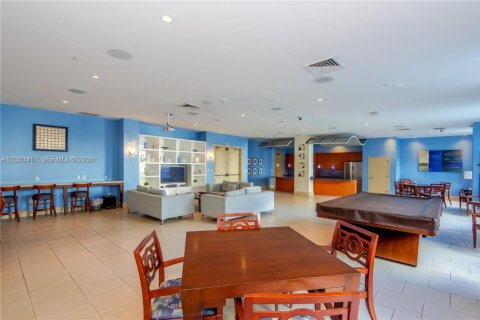 Condo in Miami, Florida, 2 bedrooms  № 2173039 - photo 19