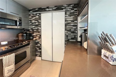 Condo in Miami, Florida, 2 bedrooms  № 2173039 - photo 6