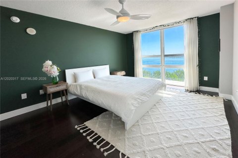 Condo in Miami, Florida, 2 bedrooms  № 2173039 - photo 2