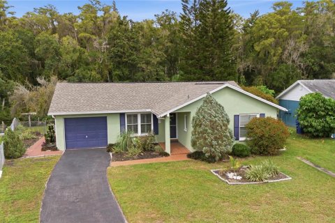 Casa en New Port Richey, Florida 3 dormitorios, 113.99 m2 № 2400282
