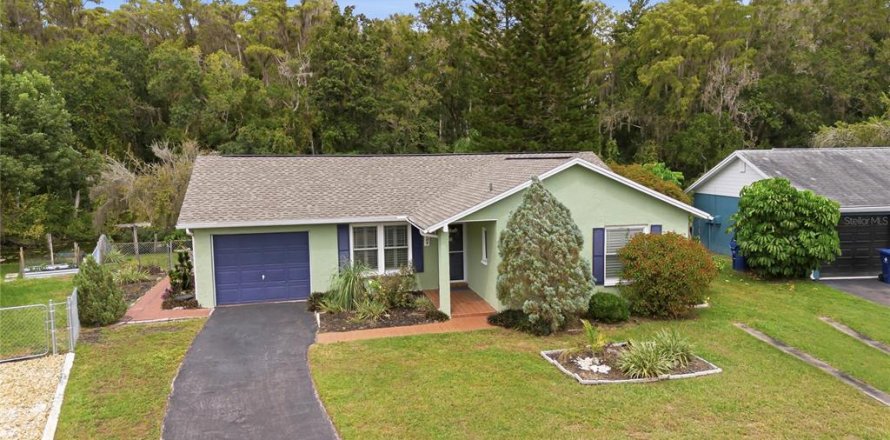 Casa en New Port Richey, Florida 3 dormitorios, 113.99 m2 № 2400282