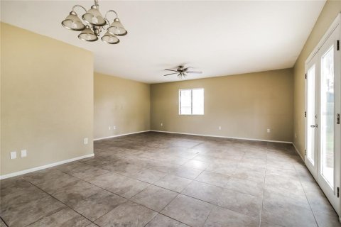 Villa ou maison à louer à Edgewater, Floride: 3 chambres, 115.2 m2 № 1820841 - photo 6