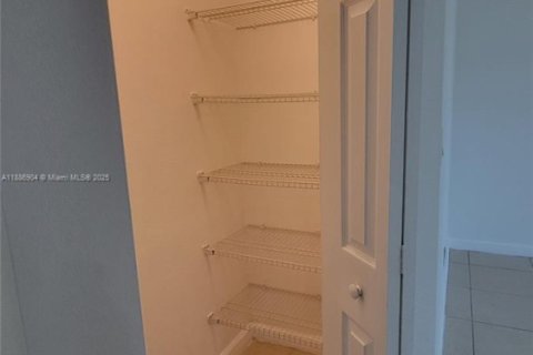 Adosado en alquiler en Miami, Florida, 3 dormitorios, 142.14 m2 № 1932715 - foto 11
