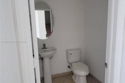 Adosado en alquiler en Miami, Florida, 3 dormitorios, 142.14 m2 № 1932715 - foto 21