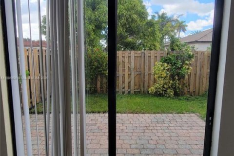 Adosado en alquiler en Miami, Florida, 3 dormitorios, 142.14 m2 № 1932715 - foto 12