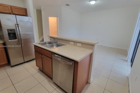 Adosado en alquiler en Miami, Florida, 3 dormitorios, 142.14 m2 № 1932715 - foto 9
