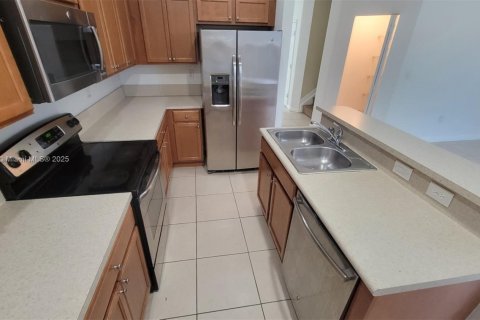 Adosado en alquiler en Miami, Florida, 3 dormitorios, 142.14 m2 № 1932715 - foto 8