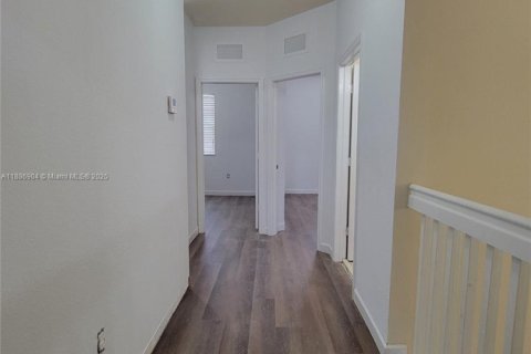 Adosado en alquiler en Miami, Florida, 3 dormitorios, 142.14 m2 № 1932715 - foto 23