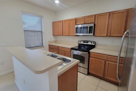 Adosado en alquiler en Miami, Florida, 3 dormitorios, 142.14 m2 № 1932715 - foto 7