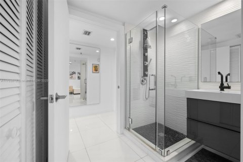 Copropriété à louer à Sunny Isles Beach, Floride: 3 chambres, 206.24 m2 № 1730052 - photo 22