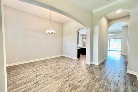 House in Land O' Lakes, Florida 4 bedrooms, 294.31 sq.m. № 2278089 - photo 4