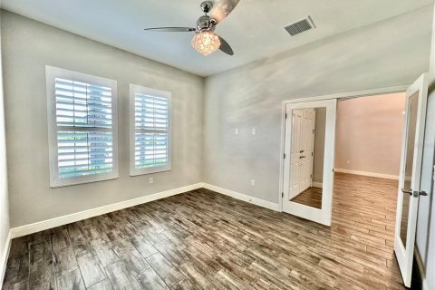House in Land O' Lakes, Florida 4 bedrooms, 294.31 sq.m. № 2278089 - photo 10