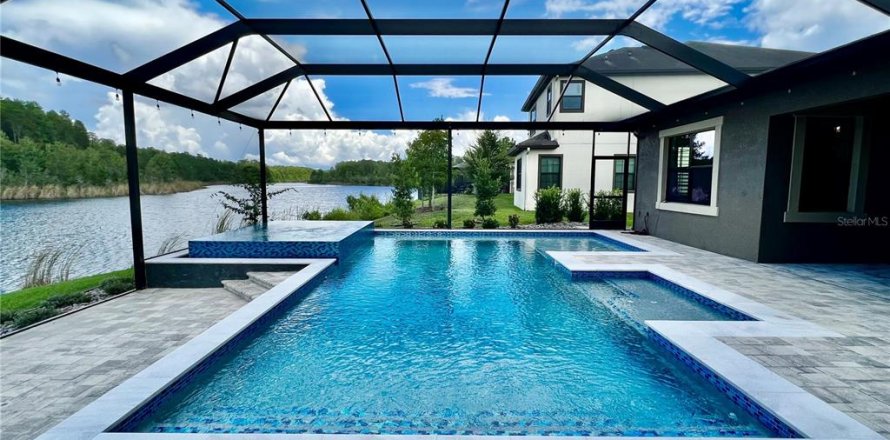 House in Land O' Lakes, Florida 4 bedrooms, 294.31 sq.m. № 2278089