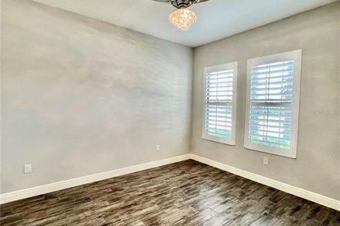 House in Land O' Lakes, Florida 4 bedrooms, 294.31 sq.m. № 2278089 - photo 8