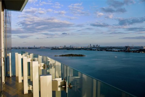 Кондоминиум с 1 спальней в Майами, Флорида № 2009937