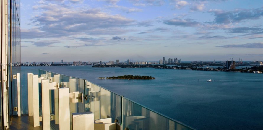 Кондоминиум с 1 спальней в Майами, Флорида № 2009937