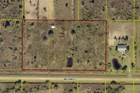 Commercial property in Okeechobee, Florida № 1880397 - photo 1
