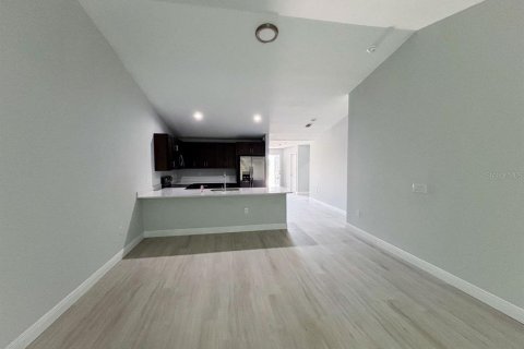 Propiedad comercial en venta en Port Charlotte, Florida, 160.07 m2 № 2107775 - foto 2