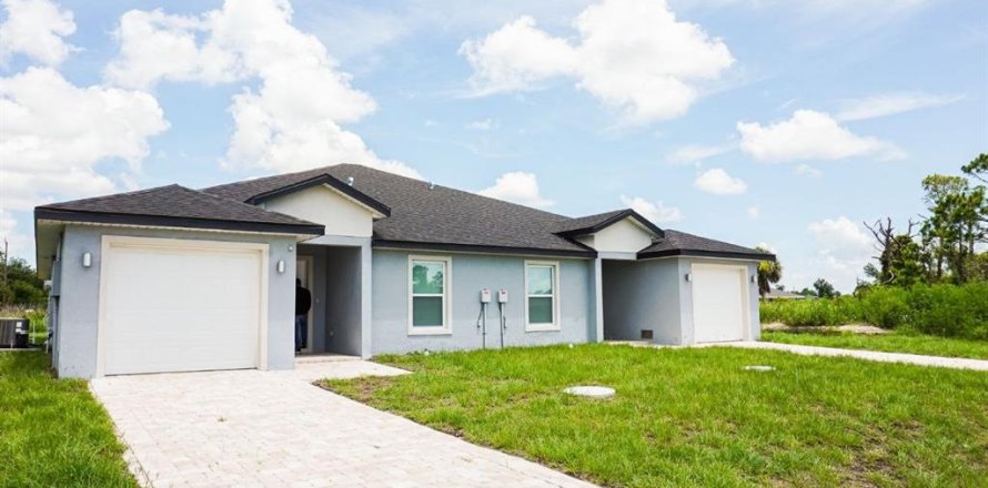 Propiedad comercial en Port Charlotte, Florida 160.07 m2 № 2107775