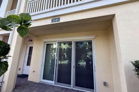 Townhouse in Palm Beach Gardens, Florida 3 bedrooms, 209.22 sq.m. № 2376508 - photo 7