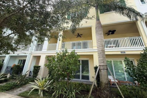 Townhouse in Palm Beach Gardens, Florida 3 bedrooms, 209.22 sq.m. № 2376508 - photo 2