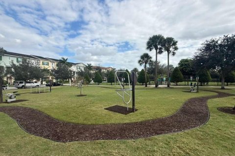 Townhouse in Palm Beach Gardens, Florida 3 bedrooms, 209.22 sq.m. № 2376508 - photo 8