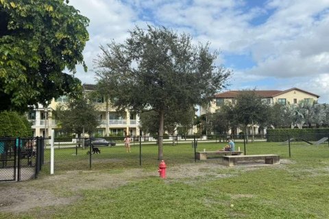 Townhouse in Palm Beach Gardens, Florida 3 bedrooms, 209.22 sq.m. № 2376508 - photo 10