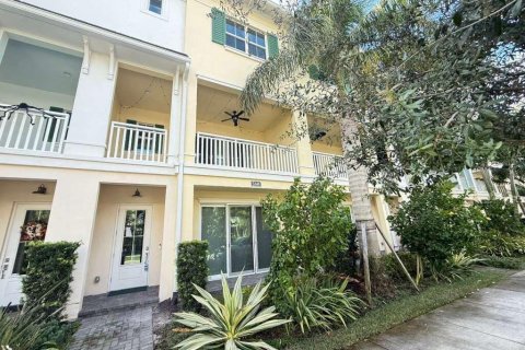 Townhouse in Palm Beach Gardens, Florida 3 bedrooms, 209.22 sq.m. № 2376508 - photo 5