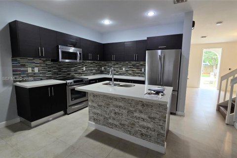 Casa en alquiler en Doral, Florida, 4 dormitorios, 201.6 m2 № 1997057 - foto 6