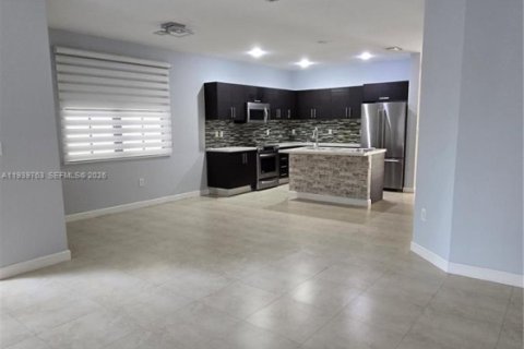 Casa en alquiler en Doral, Florida, 4 dormitorios, 201.6 m2 № 1997057 - foto 5
