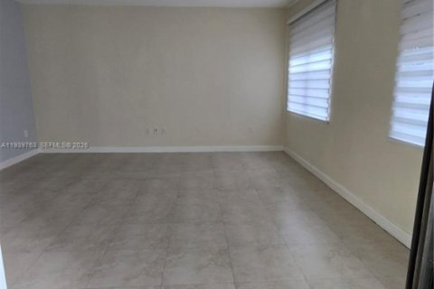 Casa en alquiler en Doral, Florida, 4 dormitorios, 201.6 m2 № 1997057 - foto 3