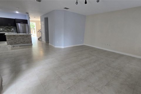 Casa en alquiler en Doral, Florida, 4 dormitorios, 201.6 m2 № 1997057 - foto 4
