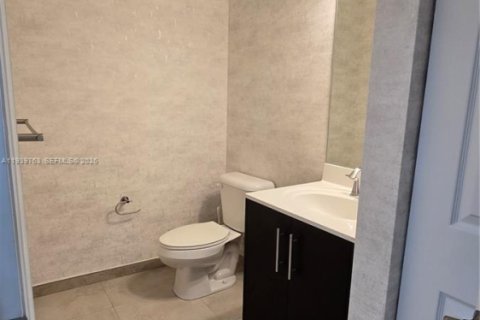 Casa en alquiler en Doral, Florida, 4 dormitorios, 201.6 m2 № 1997057 - foto 8