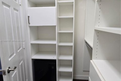 Casa en alquiler en Doral, Florida, 4 dormitorios, 201.6 m2 № 1997057 - foto 23