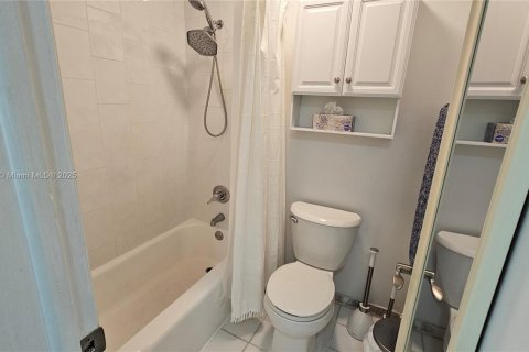 Condo in Miami, Florida, 1 bedroom  № 1948834 - photo 26