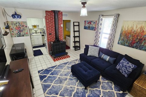 Condo in Miami, Florida, 1 bedroom  № 1948834 - photo 4