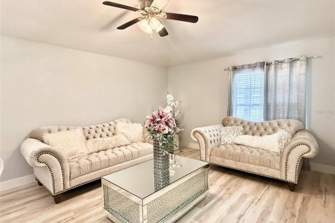 House in Riverview, Florida 3 bedrooms, 193.42 sq.m. № 1903165 - photo 10