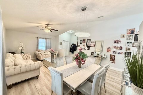 House in Riverview, Florida 3 bedrooms, 193.42 sq.m. № 1903165 - photo 12