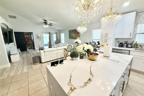 House in Riverview, Florida 3 bedrooms, 193.42 sq.m. № 1903165 - photo 4