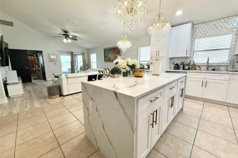 House in Riverview, Florida 3 bedrooms, 193.42 sq.m. № 1903165 - photo 16