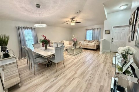 House in Riverview, Florida 3 bedrooms, 193.42 sq.m. № 1903165 - photo 15