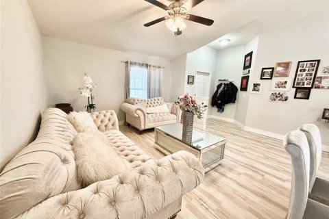 House in Riverview, Florida 3 bedrooms, 193.42 sq.m. № 1903165 - photo 13