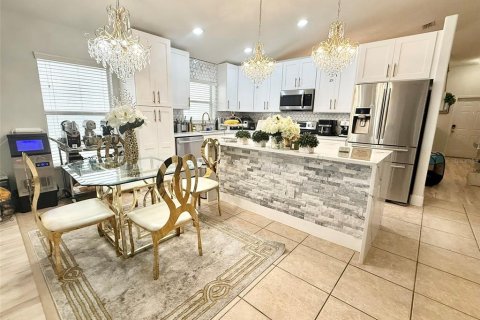 House in Riverview, Florida 3 bedrooms, 193.42 sq.m. № 1903165 - photo 8