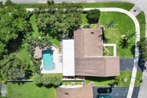 House in Davie, Florida 4 bedrooms, 227.89 sq.m. № 2087584 - photo 30