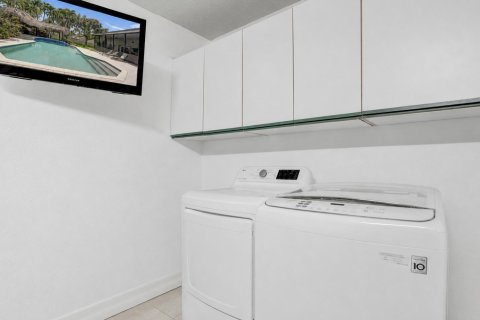 House in Davie, Florida 4 bedrooms, 227.89 sq.m. № 2087584 - photo 28
