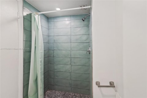 Condo in Aventura, Florida, 3 bedrooms  № 1737512 - photo 11