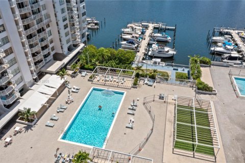 Condo in Aventura, Florida, 3 bedrooms  № 1737512 - photo 1