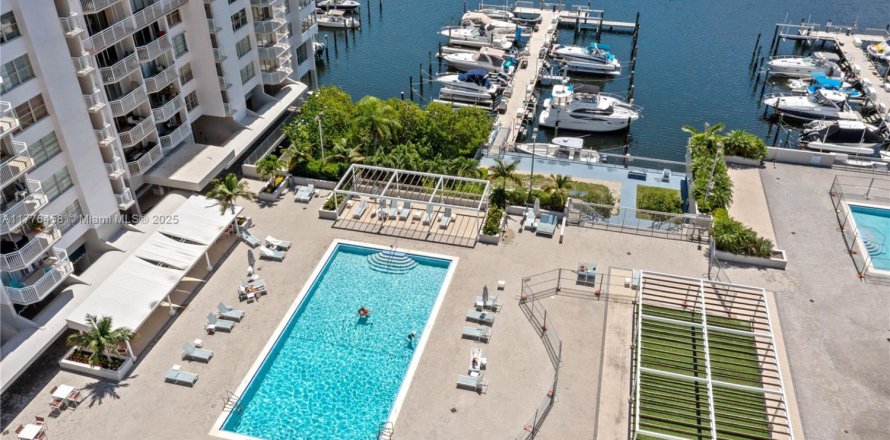 Condo in Aventura, Florida, 3 bedrooms № 1737512